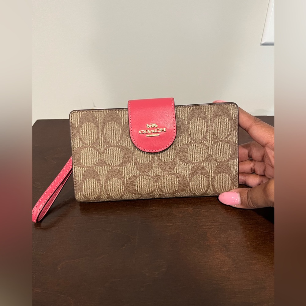 π Authentic Coach Phone Wallet π - Picture 1 of 7